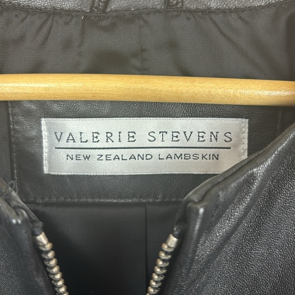 Valerie Stevens - New Zealand Lambskin Black Leather (SOFT) Jacket; Size L - Picture 4 of 13